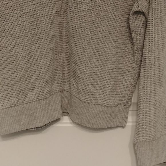 Socialite Light Grey Thermal Waffle Knit Sweater Medium Nordstrom - Picture 5 of 5